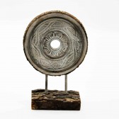MED ROUND WOODEN ORNAMENTAL PIECE 25cm D
